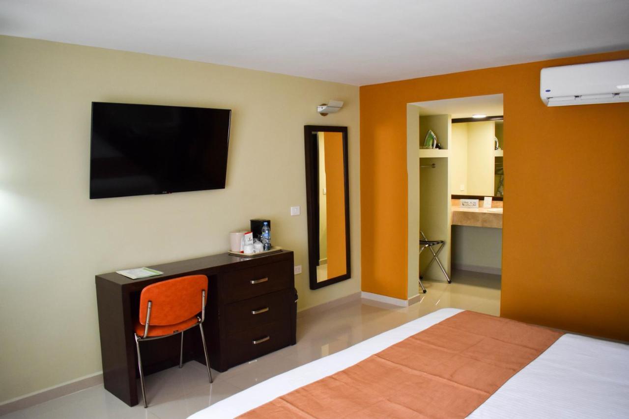 El Camino Hotel & Suites Heroica Caborca Bagian luar foto